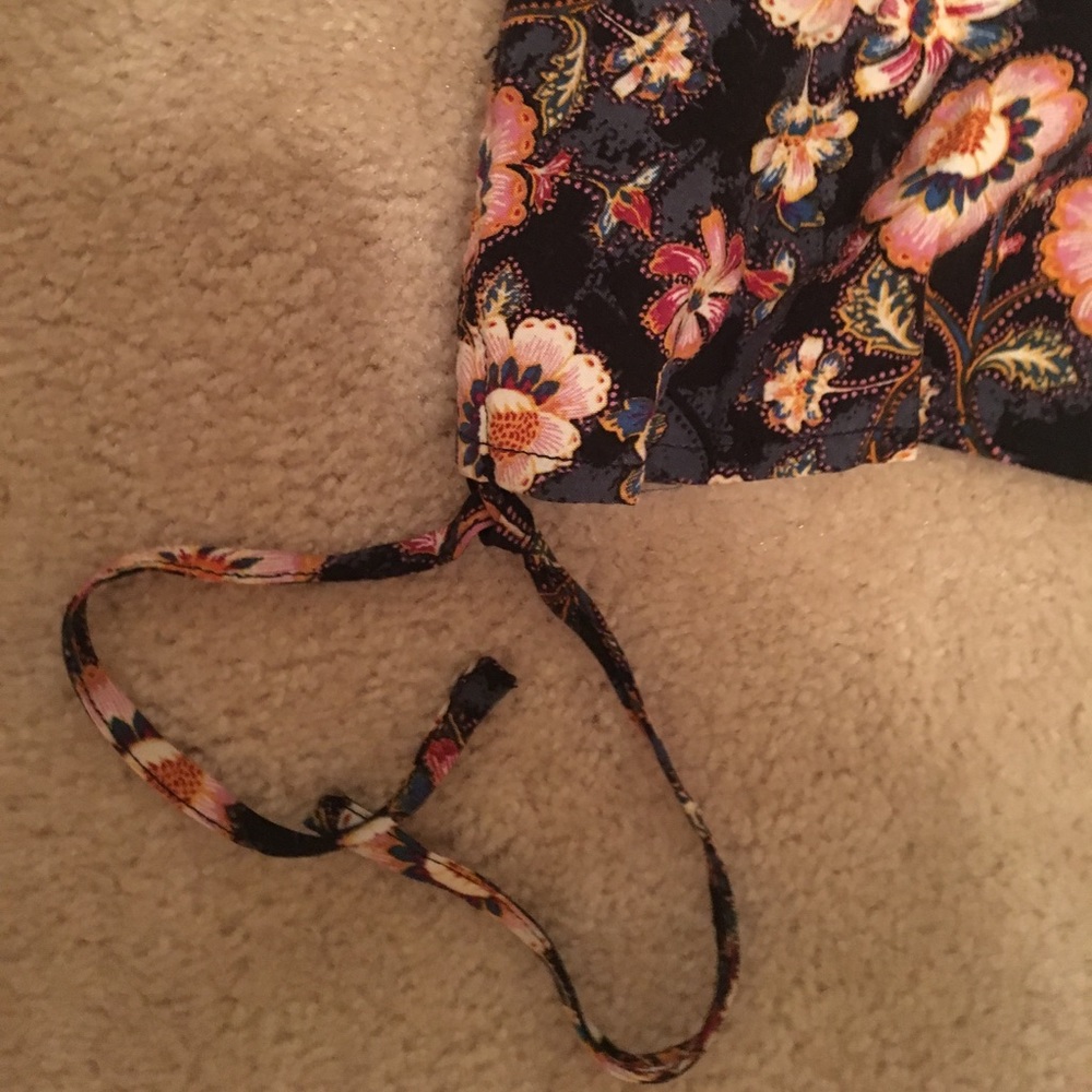 🌻Flower Romper🌻 - Picture 5 of 7